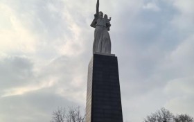 铭记历史激扬报国志，砥砺前行不负少年时